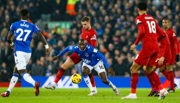 禁区外进球 禁区外进球